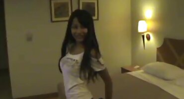 link sex mun 2k11 Coquette trải sex vung trom dài trên vòi nước và được kiêm.